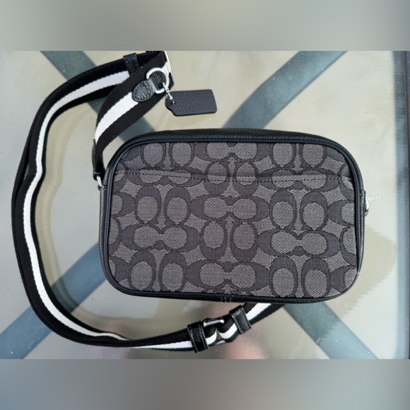 Coach
MINI JAMIE CAMERA BAG IN SIGNATURE JACQUARD - Picture 2 of 7